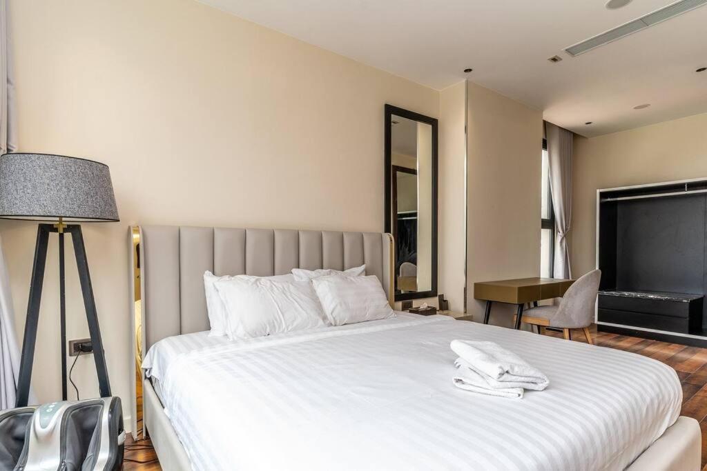 Steps To Vincom/casino/d1/pool/gym/netflix/3beds Căn hộ