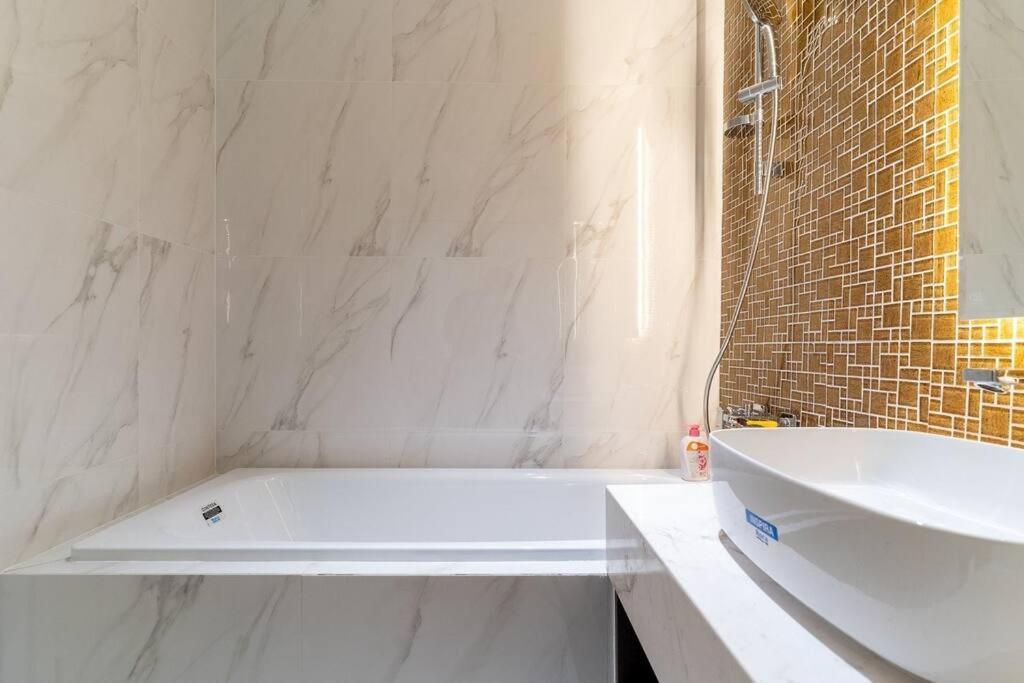Steps To Vincom/casino/d1/pool/gym/netflix/3beds *
