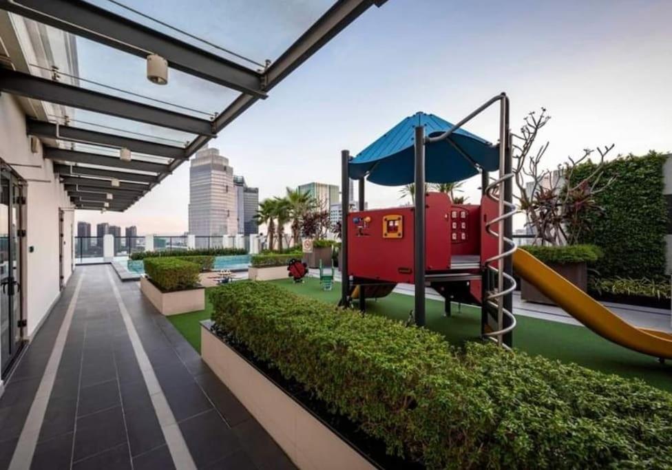 Steps To Vincom/casino/d1/pool/gym/netflix/3beds Căn hộ *