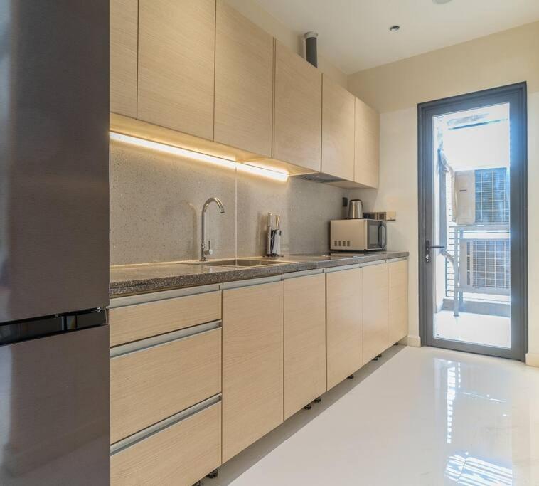 Căn hộ Steps To Vincom/casino/d1/pool/gym/netflix/3beds TP. Hồ Chí Minh