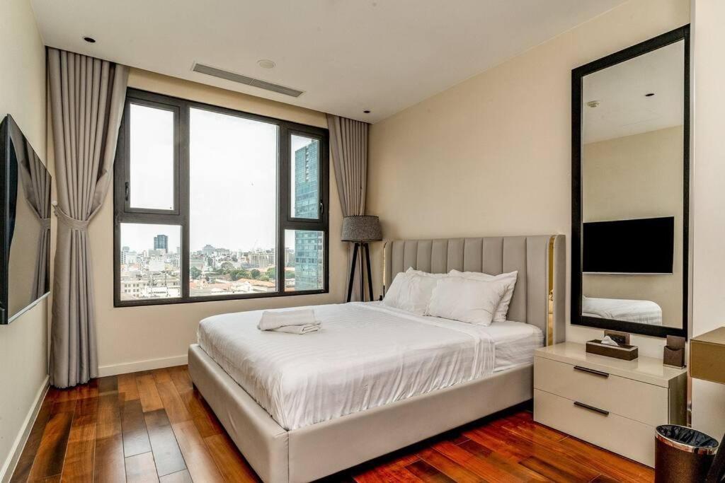 Căn hộ Steps To Vincom/casino/d1/pool/gym/netflix/3beds